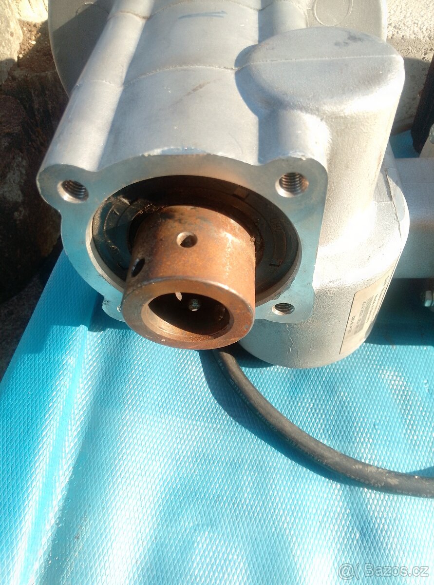 elektromotor s převodovkou