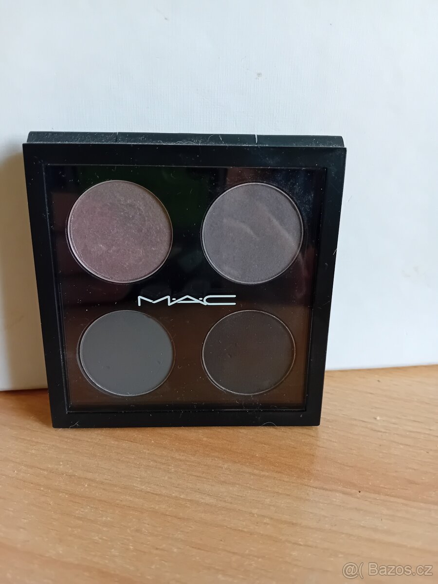 MAC. Oční stíny
