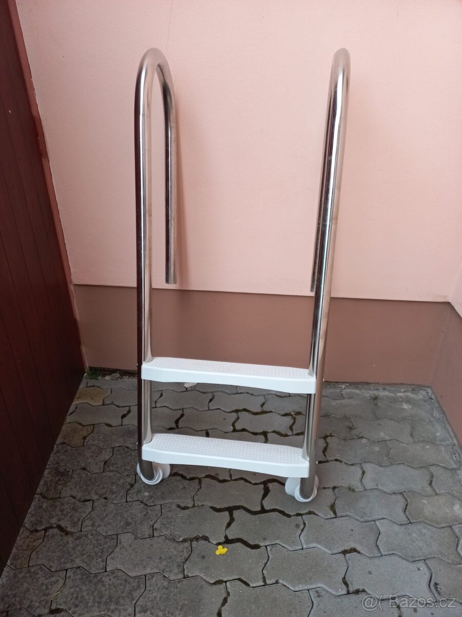 Bazénové schůdky