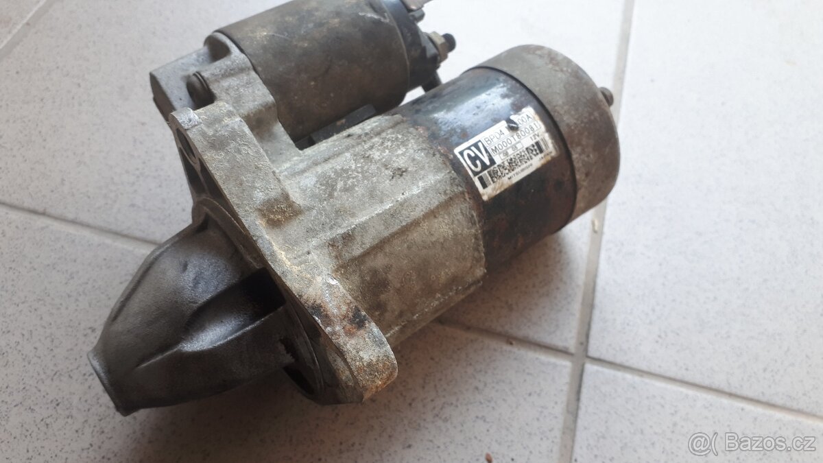 Mazda demio - startér M000T80081