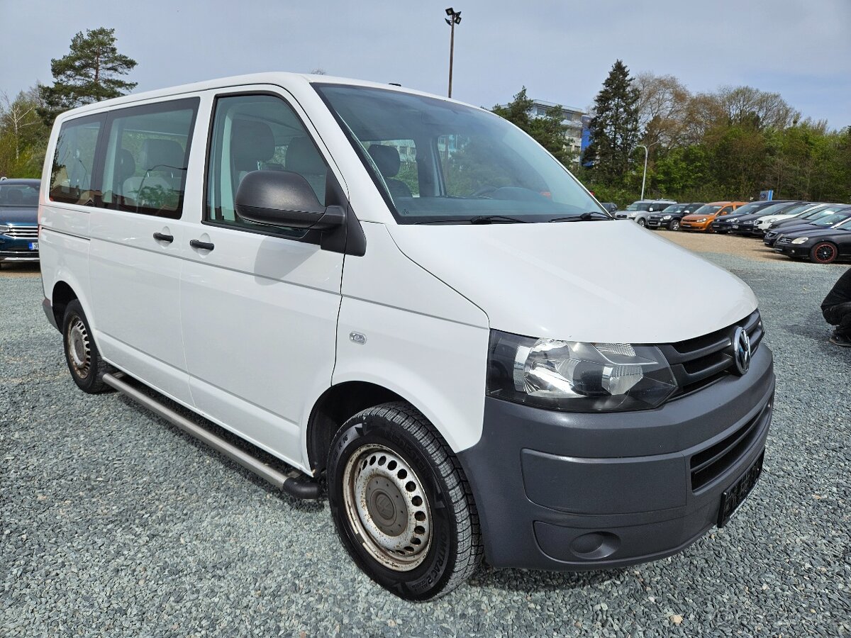 VW TRANSPORTER 2.0 TDI 9MÍST L1H1 2010