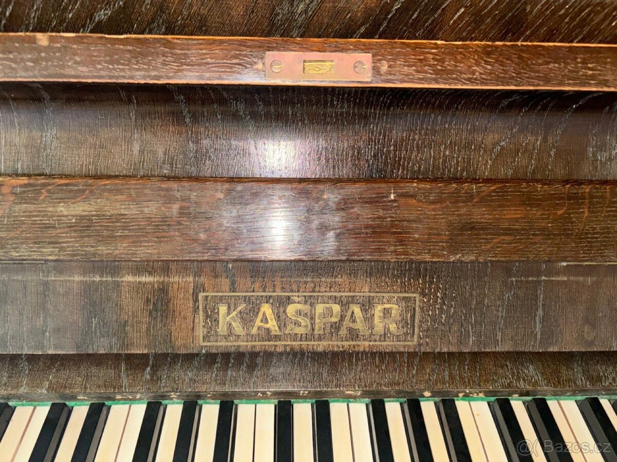 Prodám starší akustické piano – krásný zvuk, plně funkční