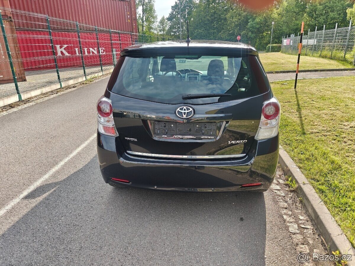 Toyota Verso 2.2D prémium 7 míst dovoz Švýcarsko