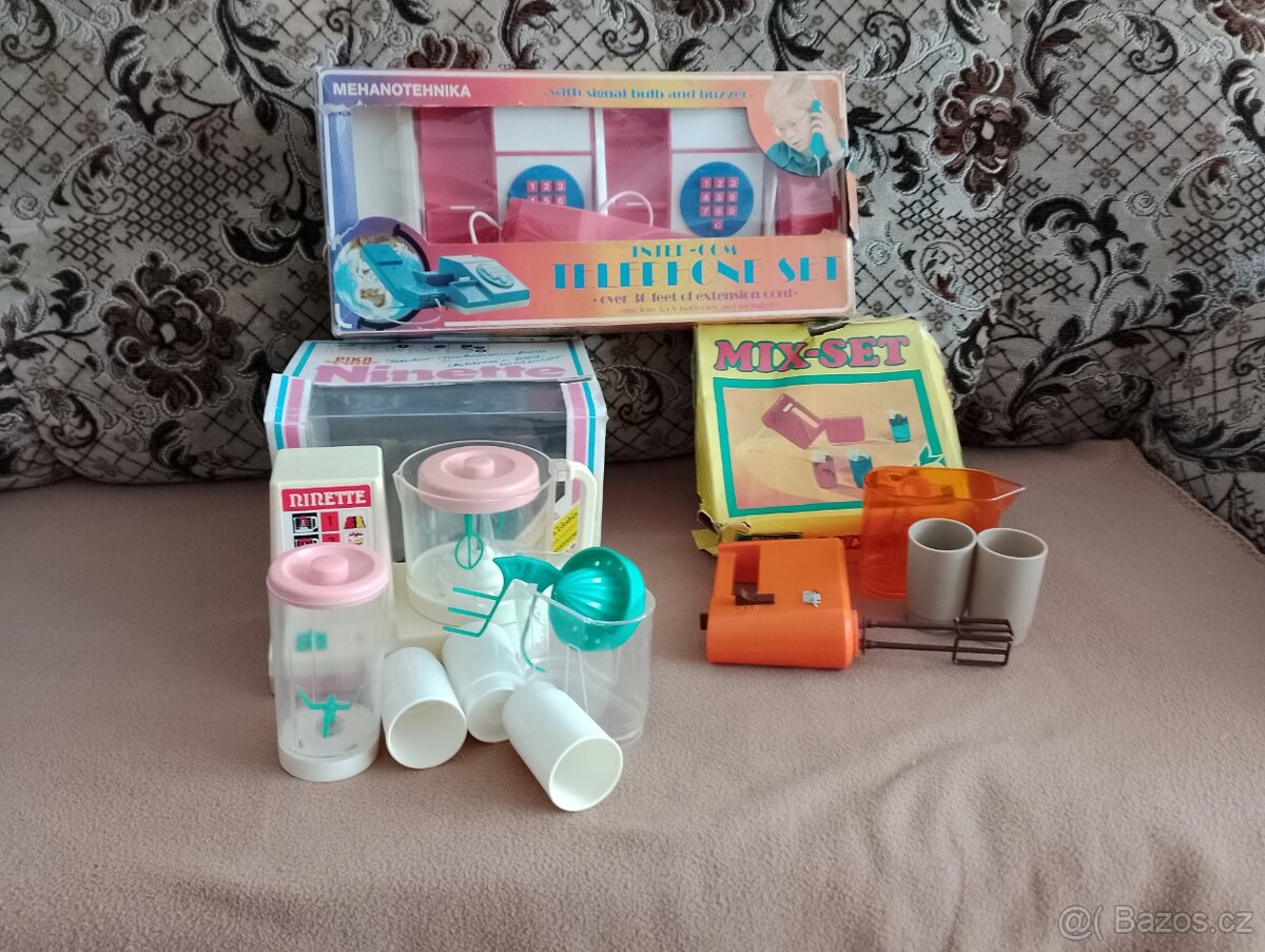 Retro hračka -mixery , telefony , vysavač