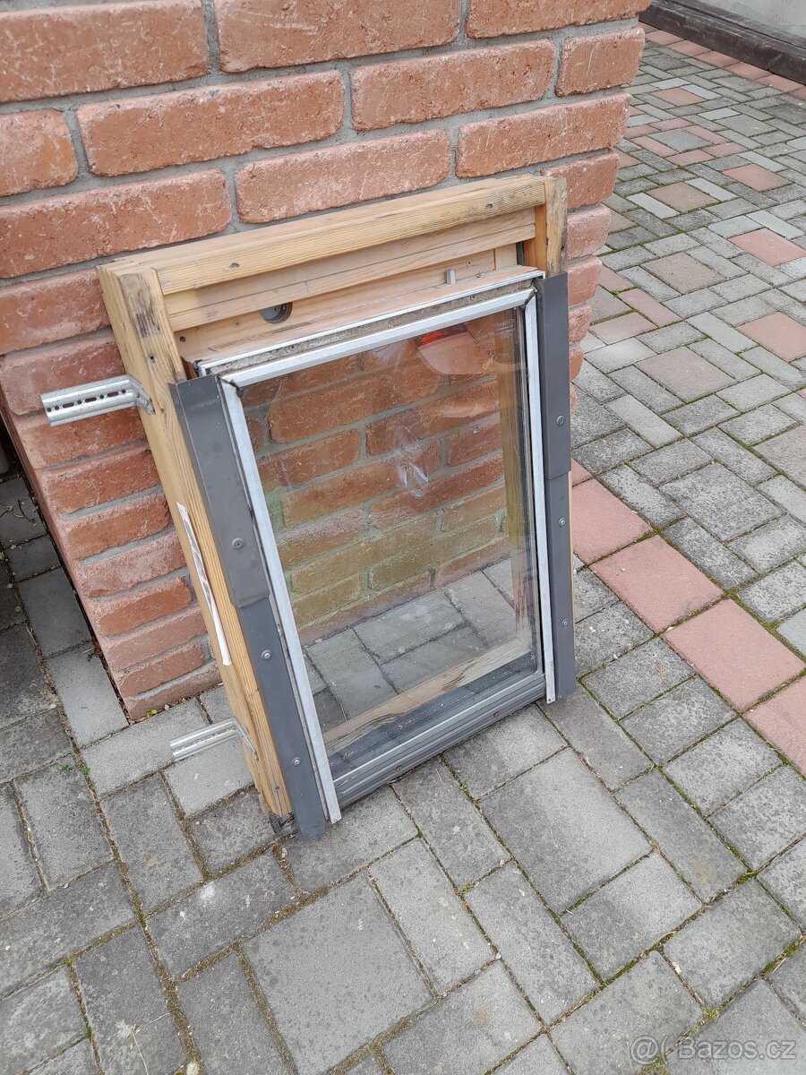 Střešní okno velux 55x78