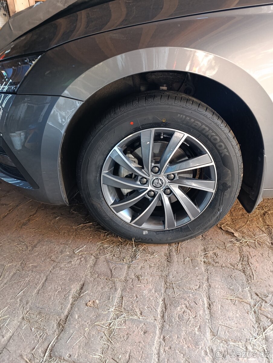 NOVÁ LITÁ KOLA r 16 ŠKODA OCTAVIA 4 TOP STAV