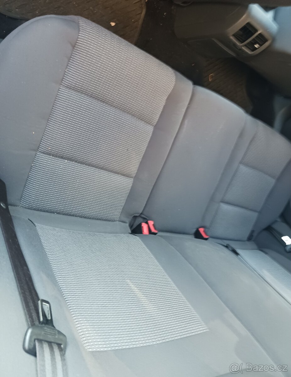 GolfV variant 1,9tdi 77kw STK do 2027 210000km