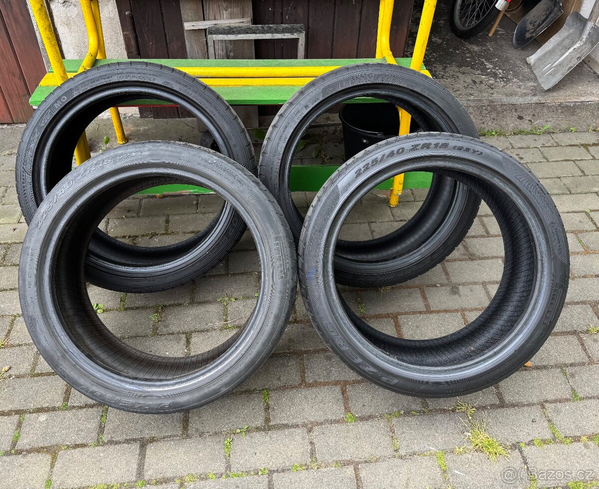 Letní pneu 2x 225/40/18 Pirelli a 2x 235/40/18 Dunlop