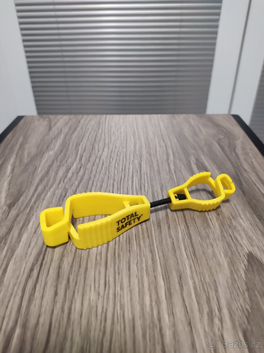 Klips pro zavěšení rukavic