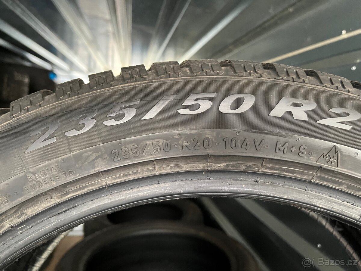 235/50 R20 104V
