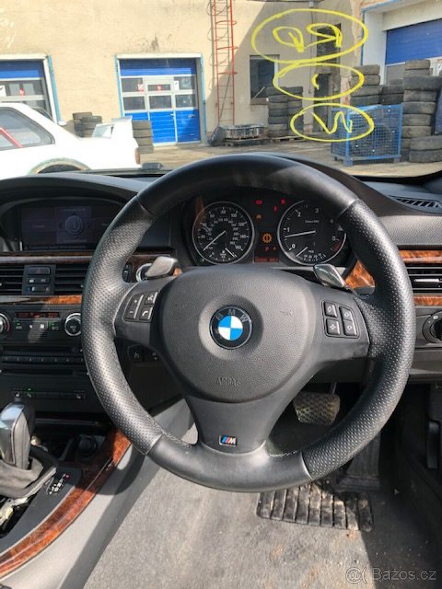 e90 volant