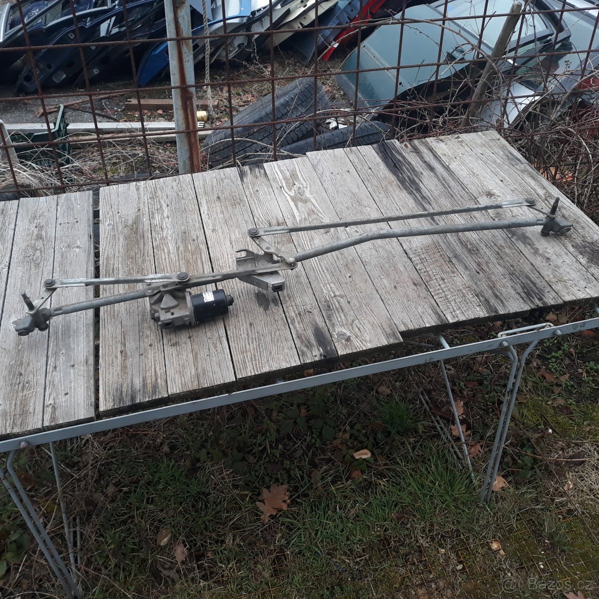 Citroen C4/Peugeot mechanismus stěračů s motorem