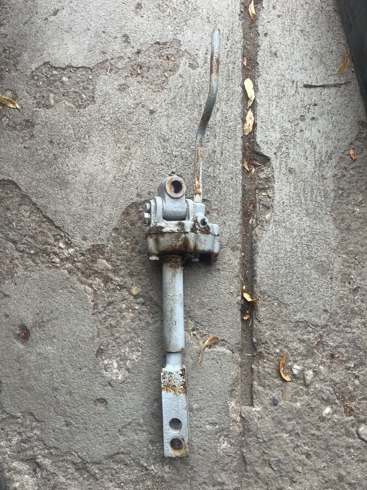 Prodám originál točící sloupek hydrauliky naZETOR25