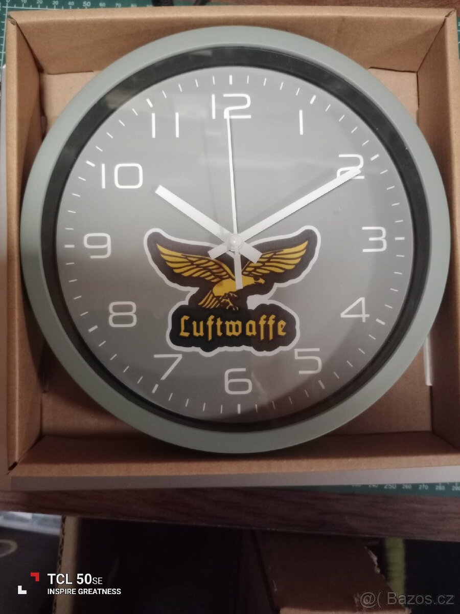 Nástěnné hodiny s logem Luftwaffe