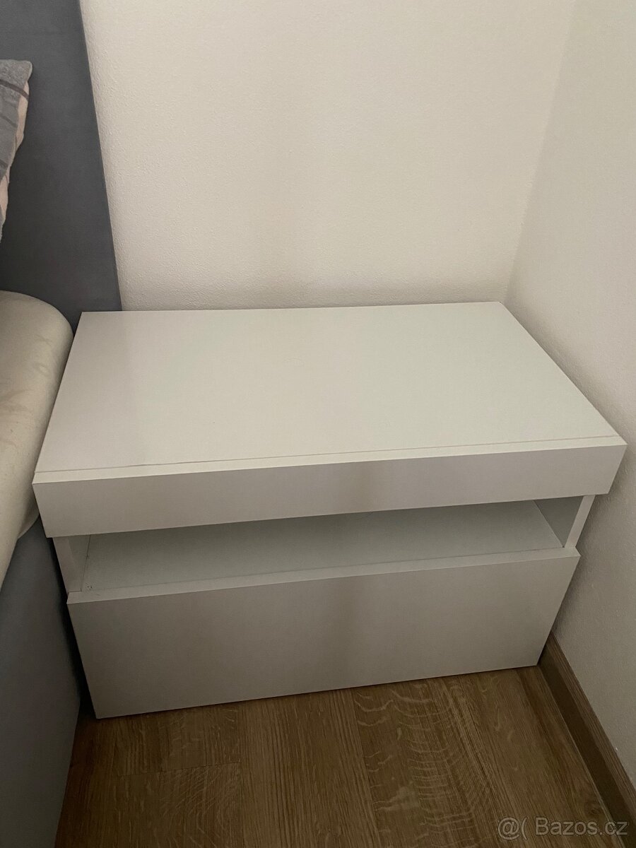 2x noční stolek