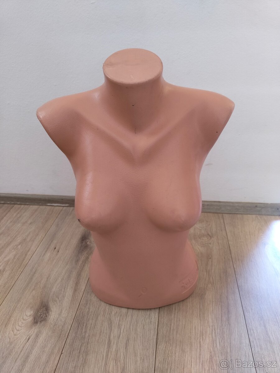 Dámská figurína