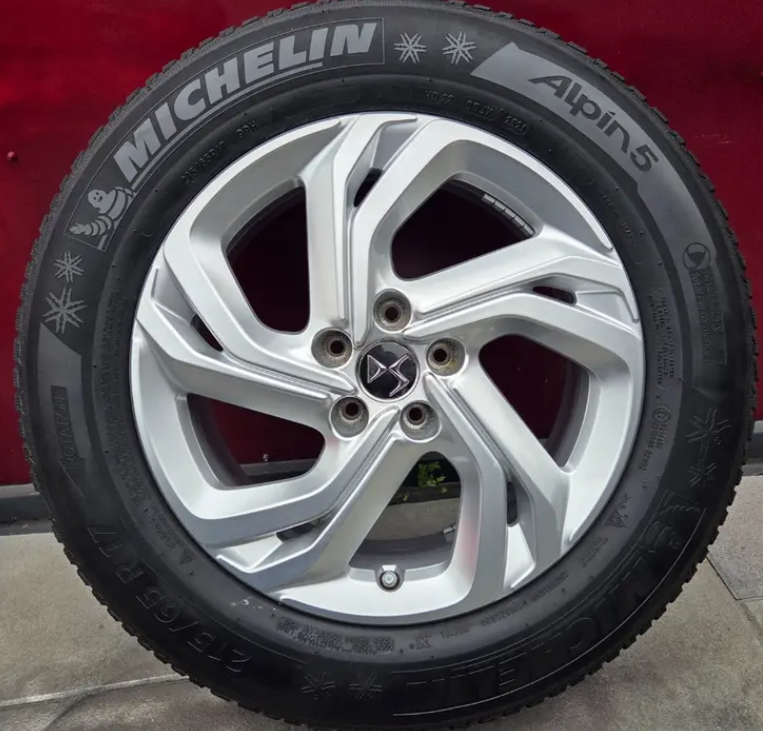 17" -HEZKÁ ZIMNÍ OBUTÁ ALU KOLA 5x108 CITROEN DS7