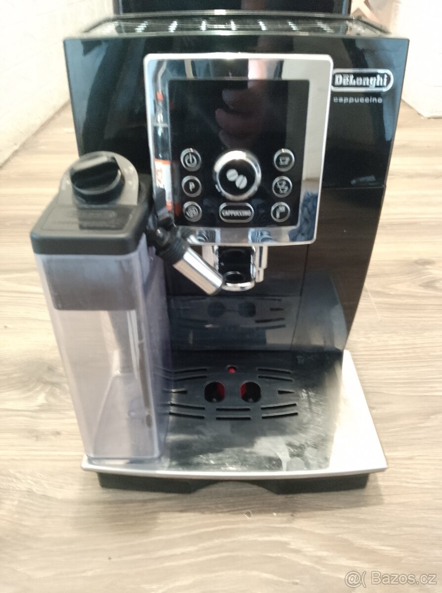 Kávovar DeLonghi -cappucino