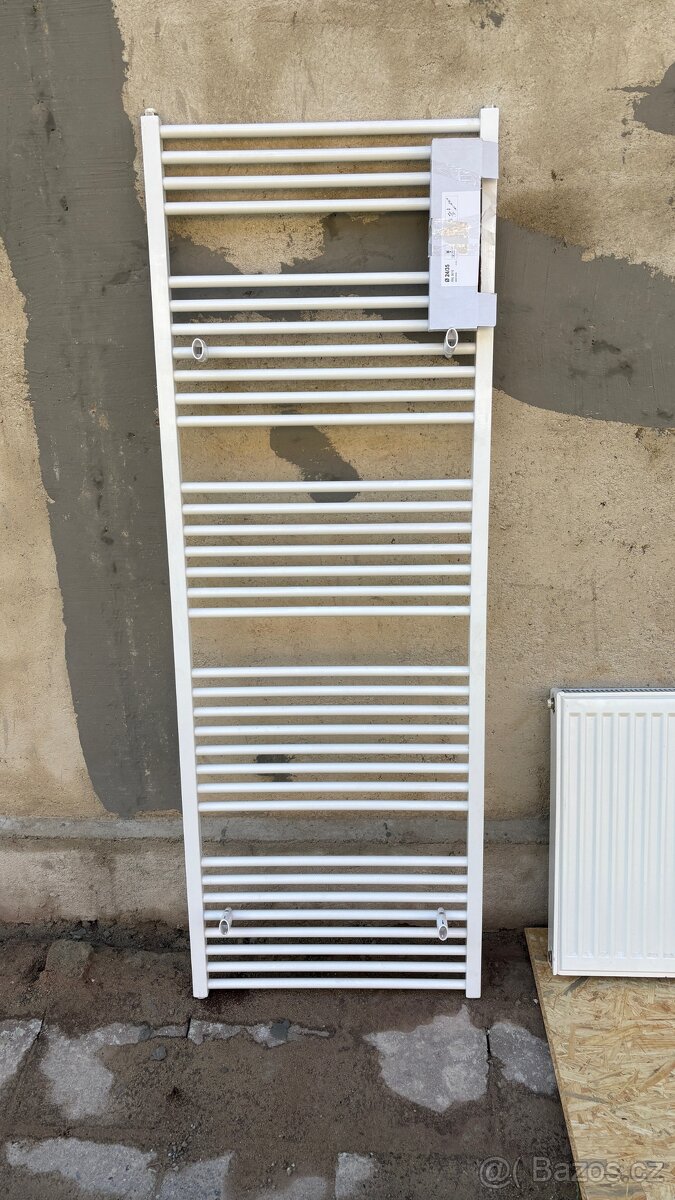 deskové radiatory a topný žebřík