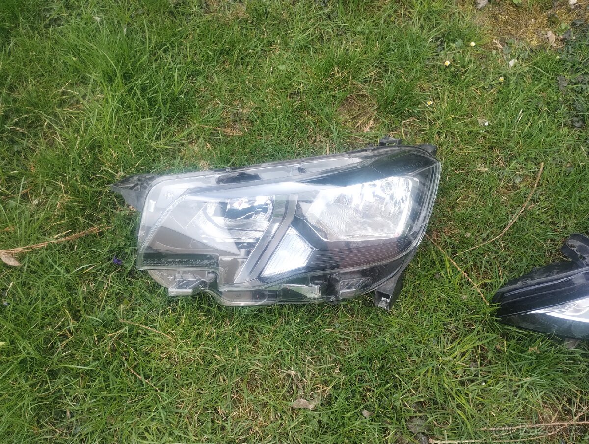 Peugeot partner 3 světlo přední světlomet