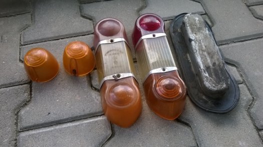 Škoda 1202 světla, magnet pod auto, Renault prospekty