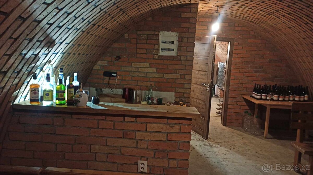 CIHLOVÝ OBKLAD Z PRAVÝCH CIHEL (střed cihly)