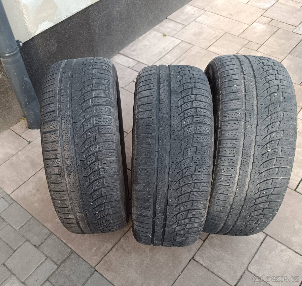 Prodám 3 ks zimní pneu Nokian 235/50 r18 101v wr a4
