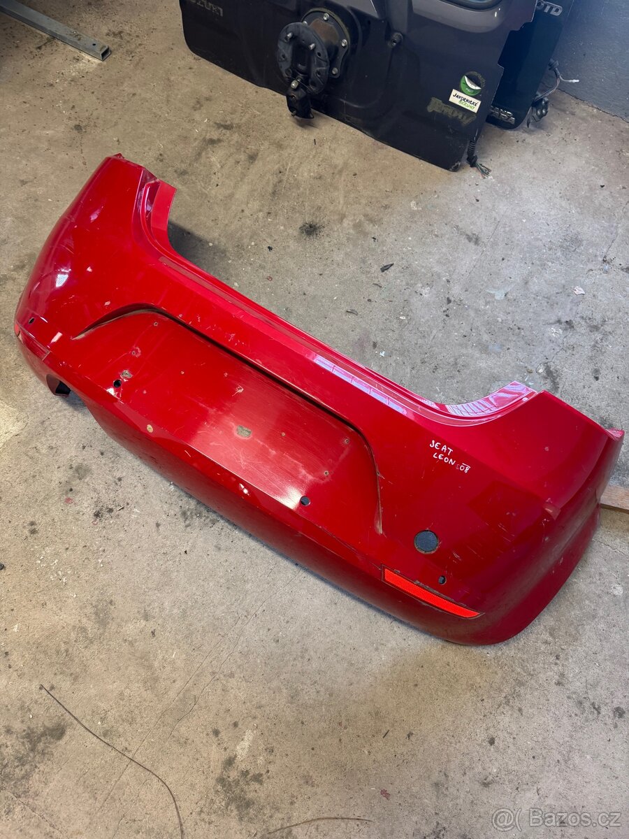 Seat Leon 2008, zadní nárazník