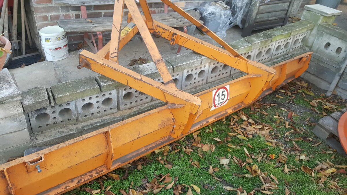 Radlice na sníh za traktor