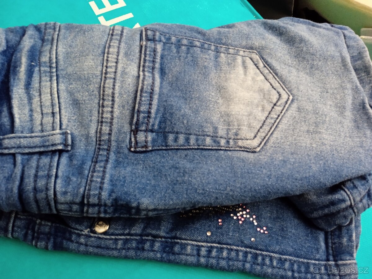 Džínové dívčí kraťasy se štrasovou aplikací