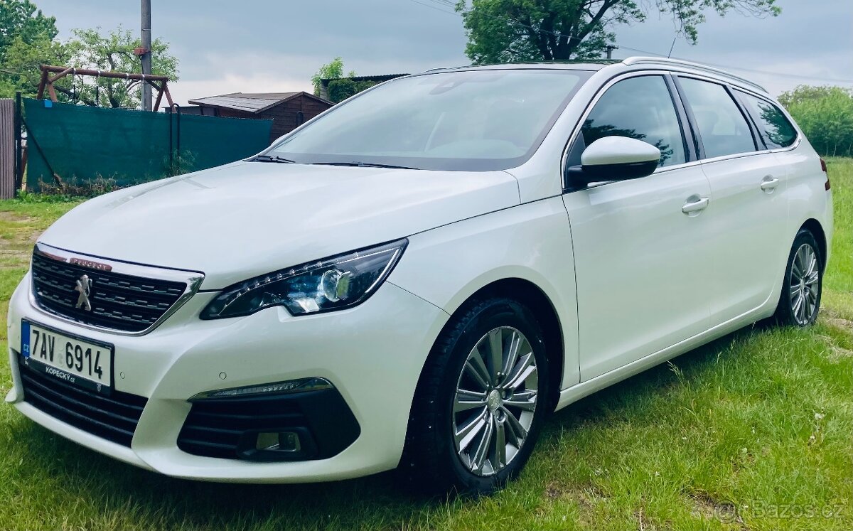 Peugeot 308SW, Allure, panorama, rok 2019, perleťová barva