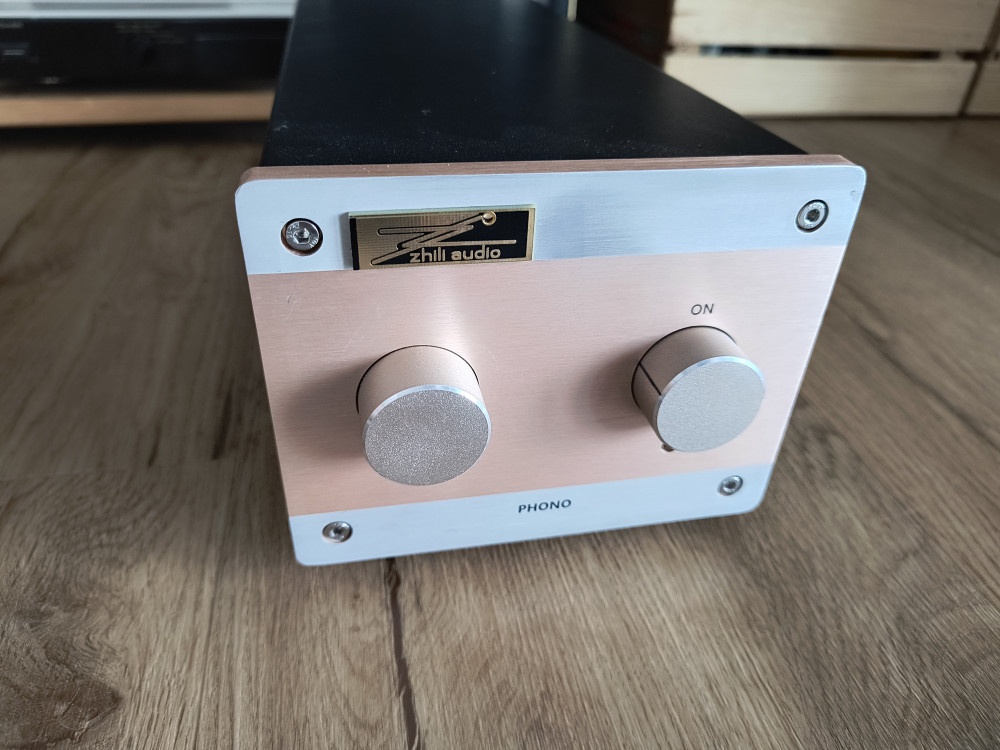 Ear 834p - elektronkový gramofonový předzesilovač