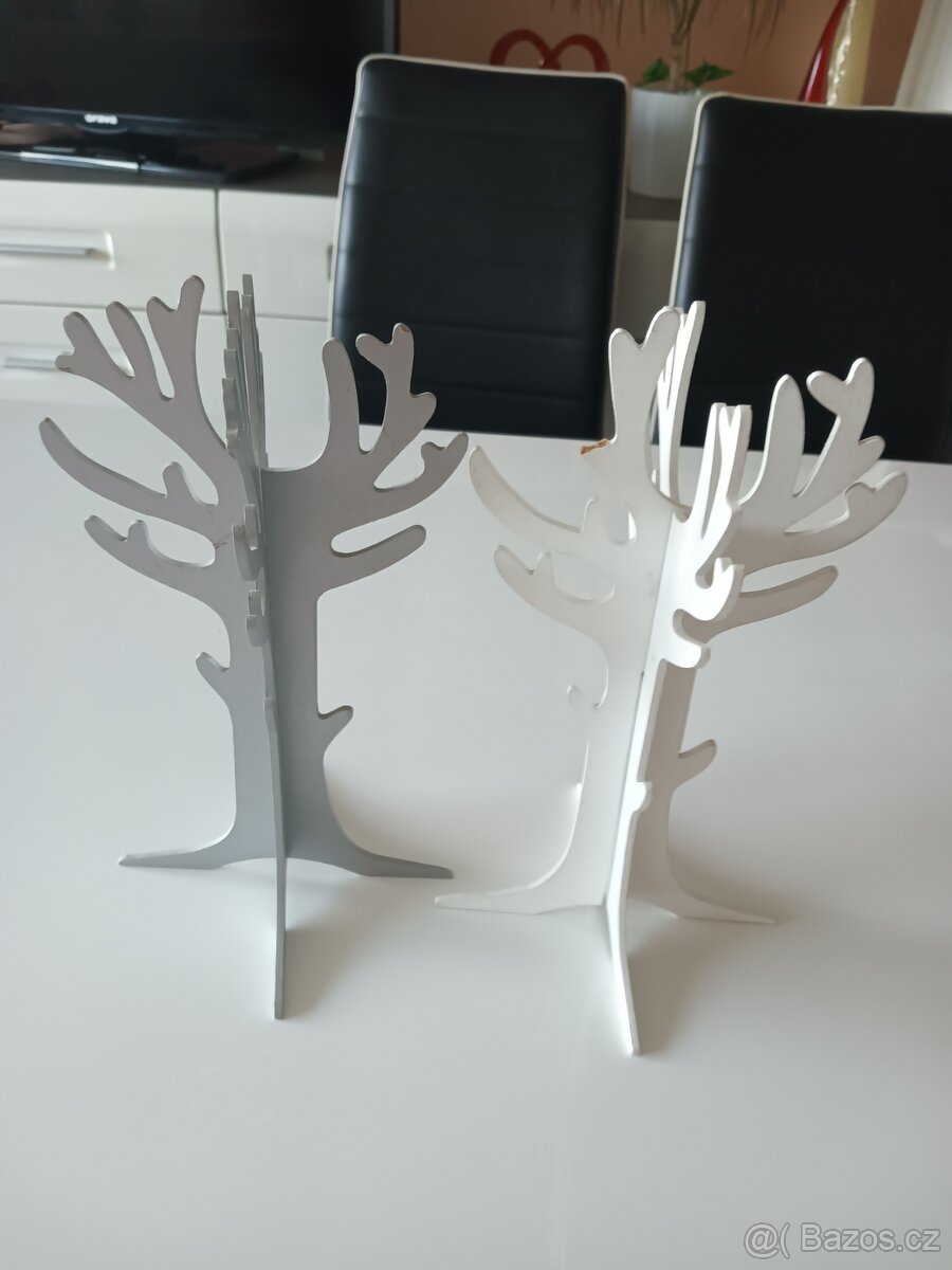 Dřevěné stromky na šperky. Kus