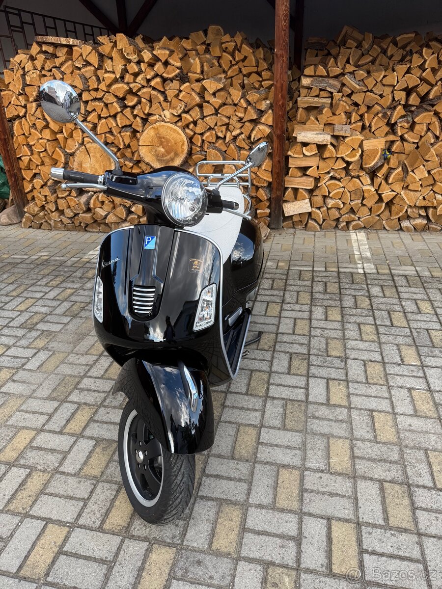 Piaggio Vespa GTS 300