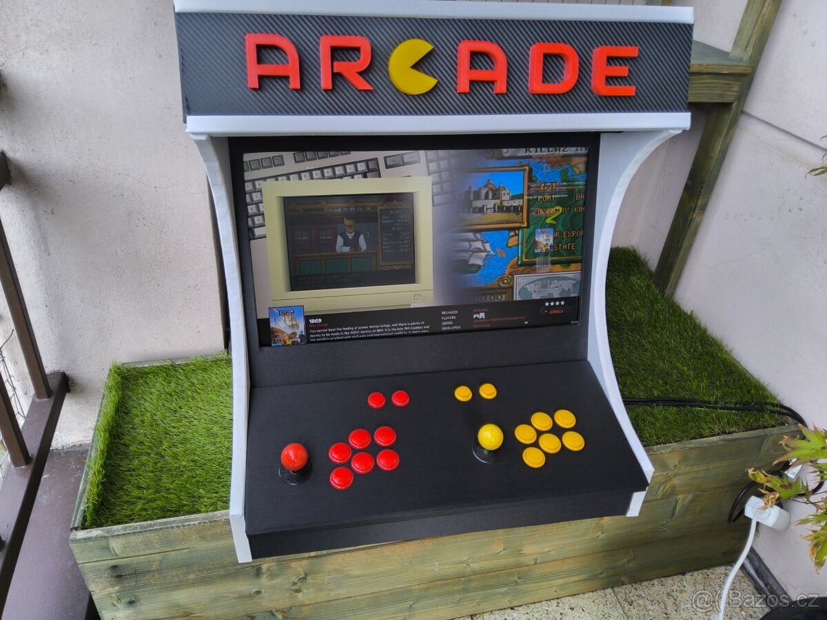Herní arcade automat