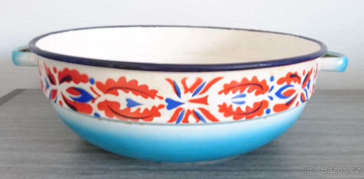 Smaltované nádobí