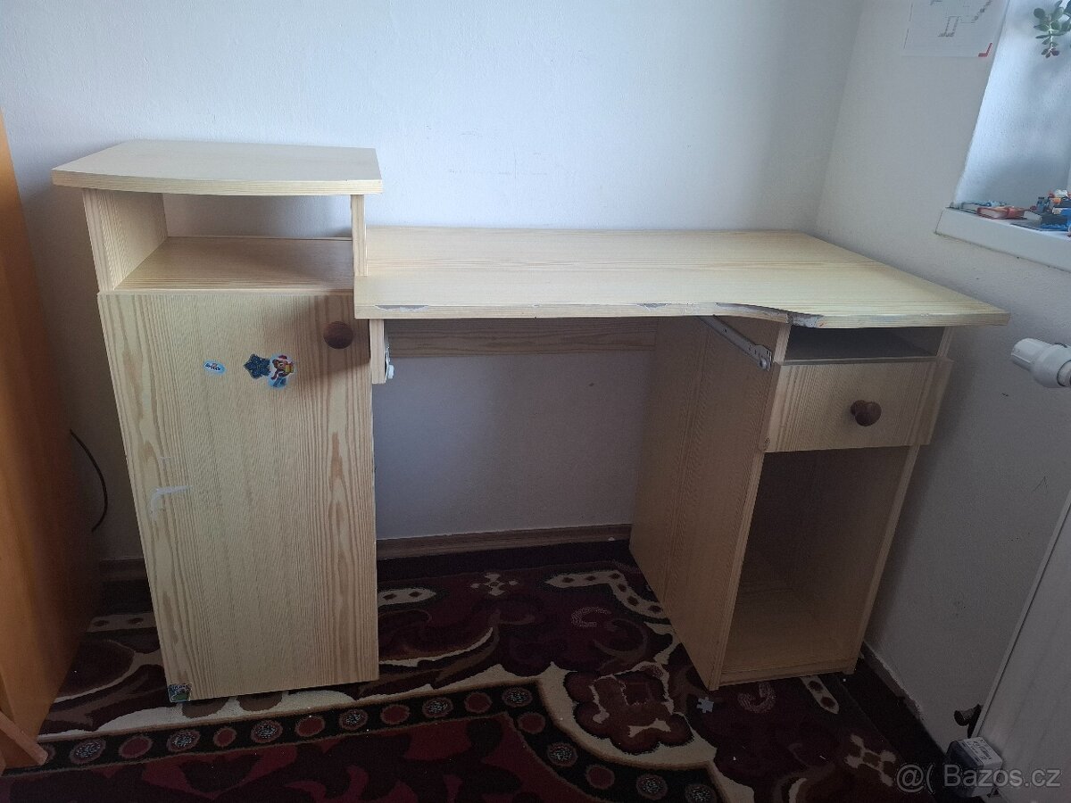 Dětský psací stůl