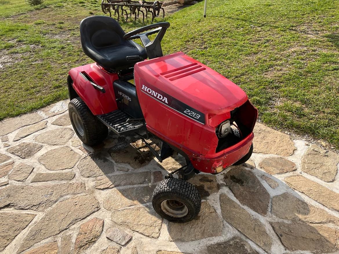 Zahradní traktůrek HONDA 2213