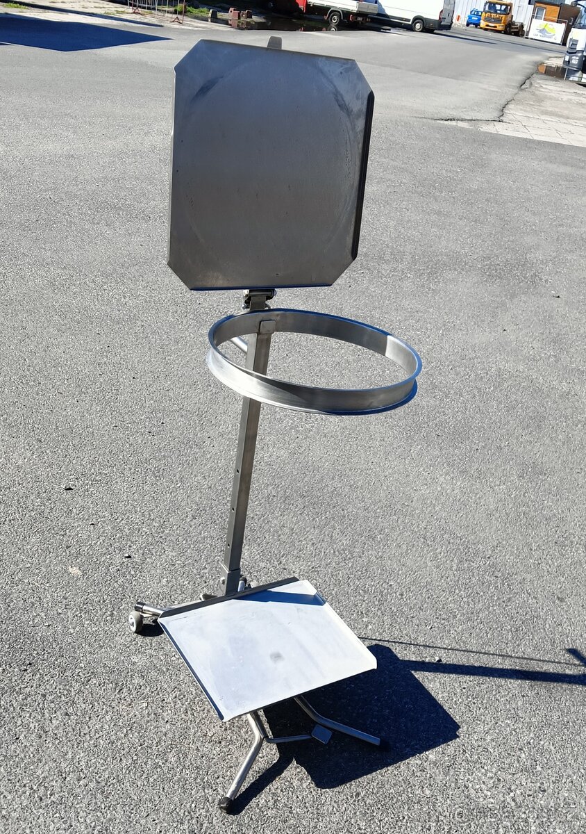 Stojan na odpadkové pytle s nožním pedálem nerez