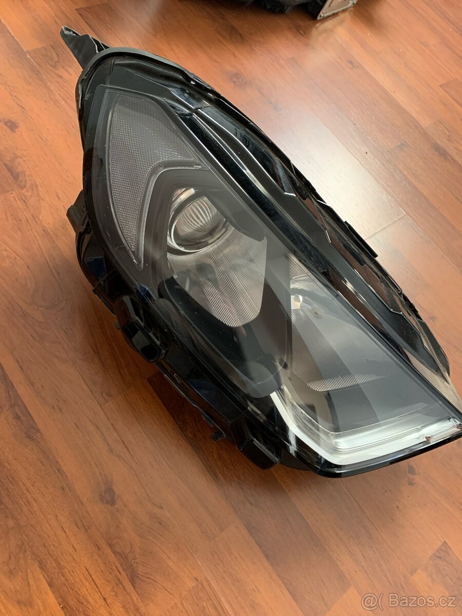 Pravé přední světlo Ford Ecosport