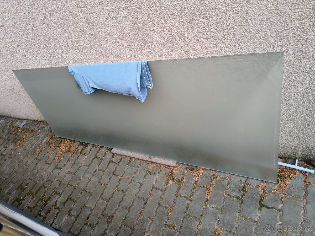 Skleněná přepážka