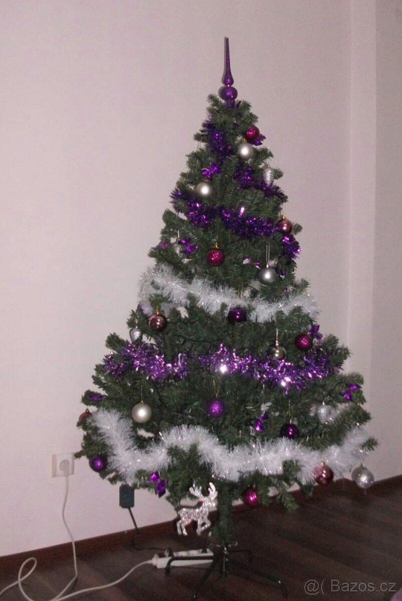 Vánoční stromek 180 cm + ozdoby