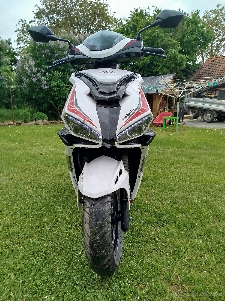 Skútr 125 Monza