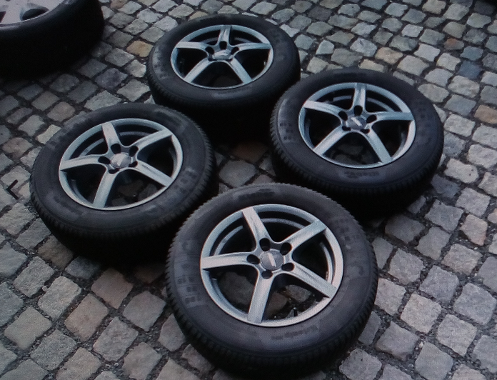 Alu kola 195/65 R15 - obuto na zimních pneu