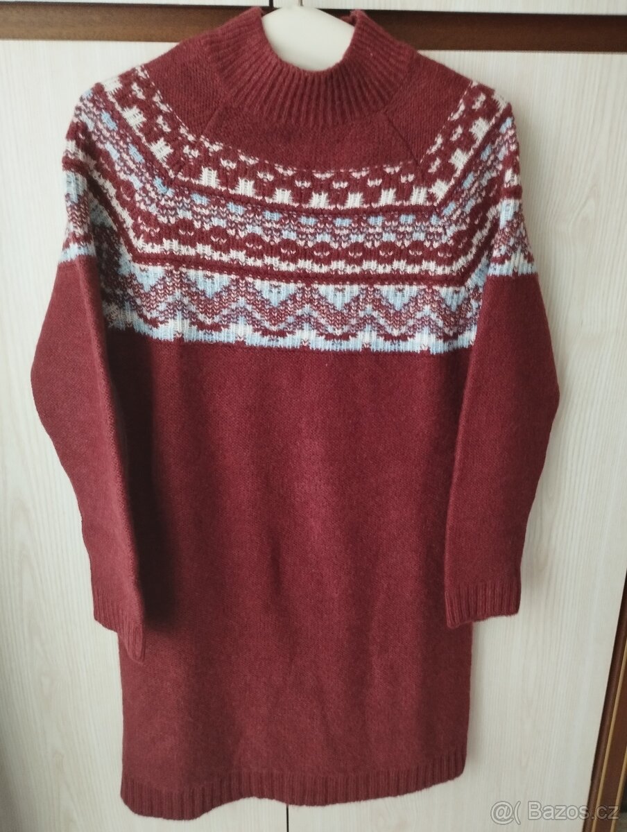 Šaty s norským vzorem