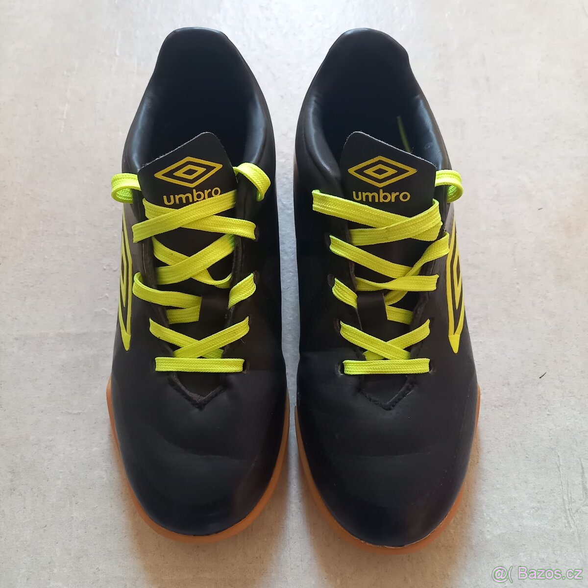 Sálovky Umbro 30