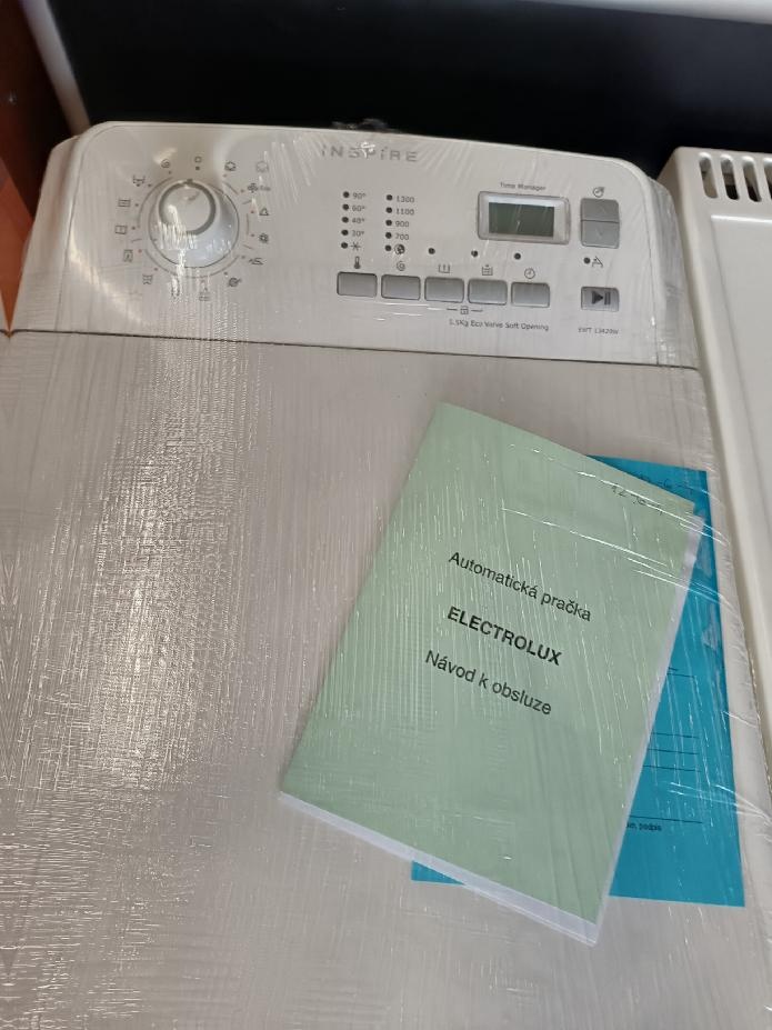 vrchem plněná pračka Electrolux
