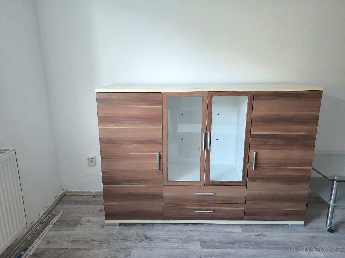 Prosklená skříň a tv stolek
