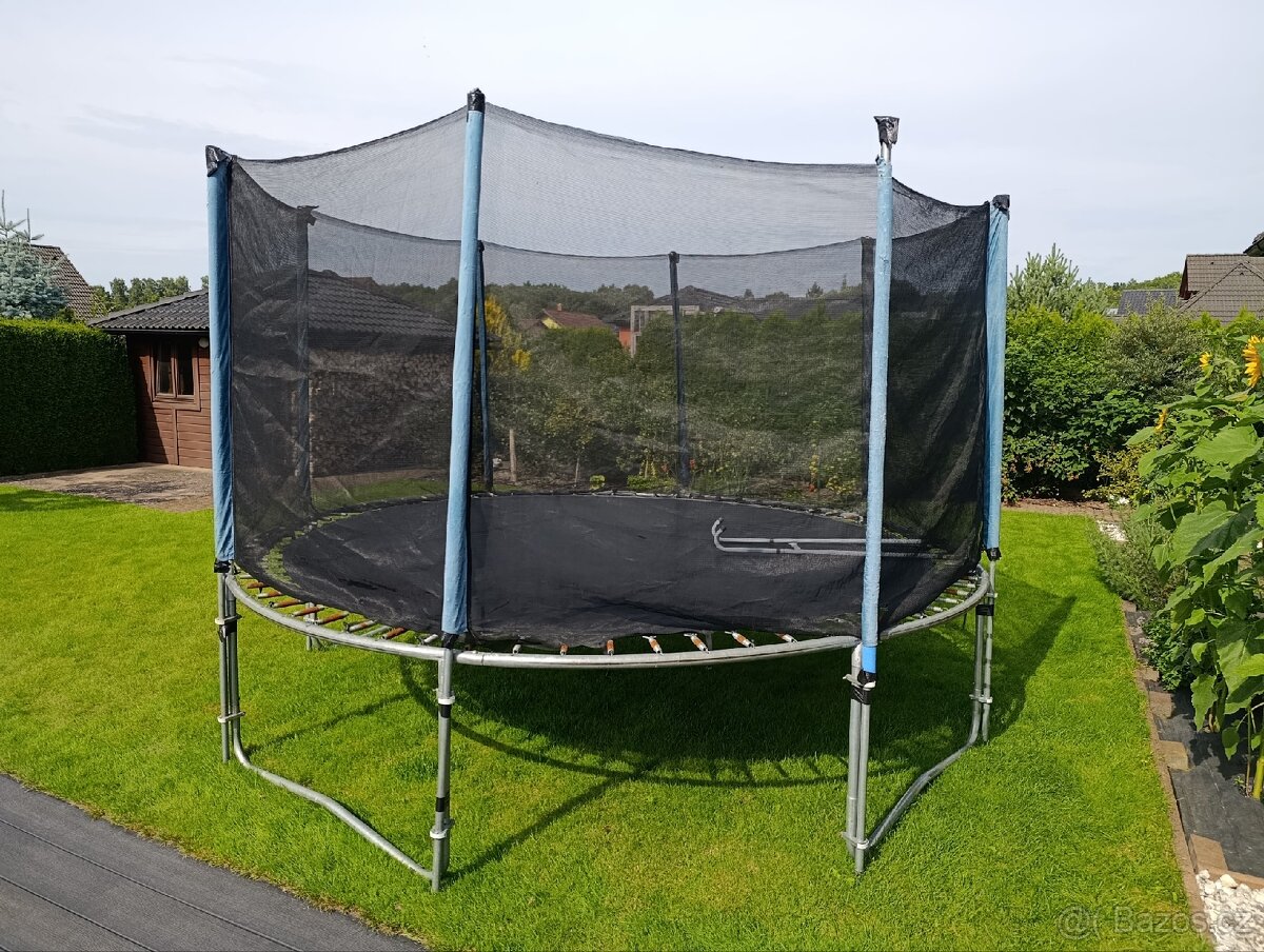 Daruji trampolínu 4m průměr