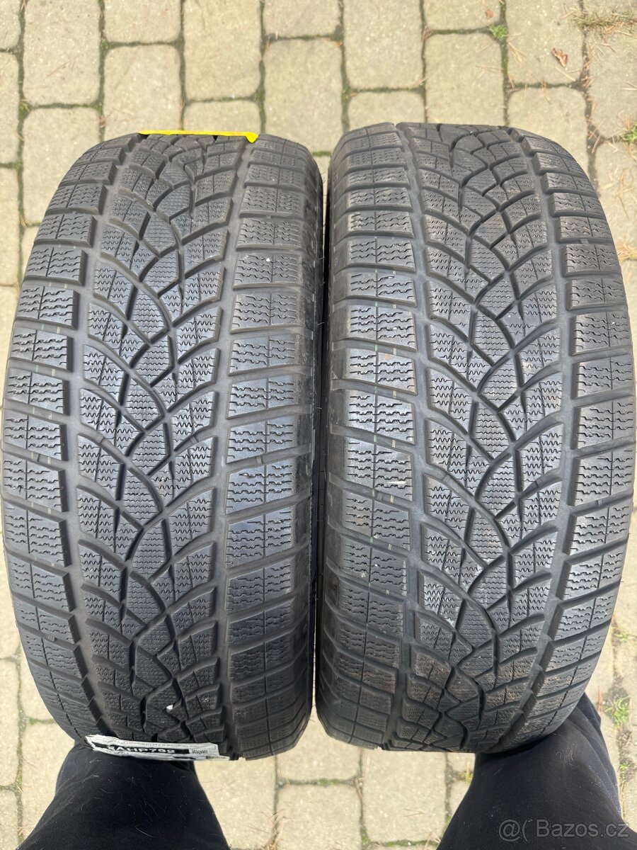 Dvě zimní pneu 235/50/20 GoodYear
